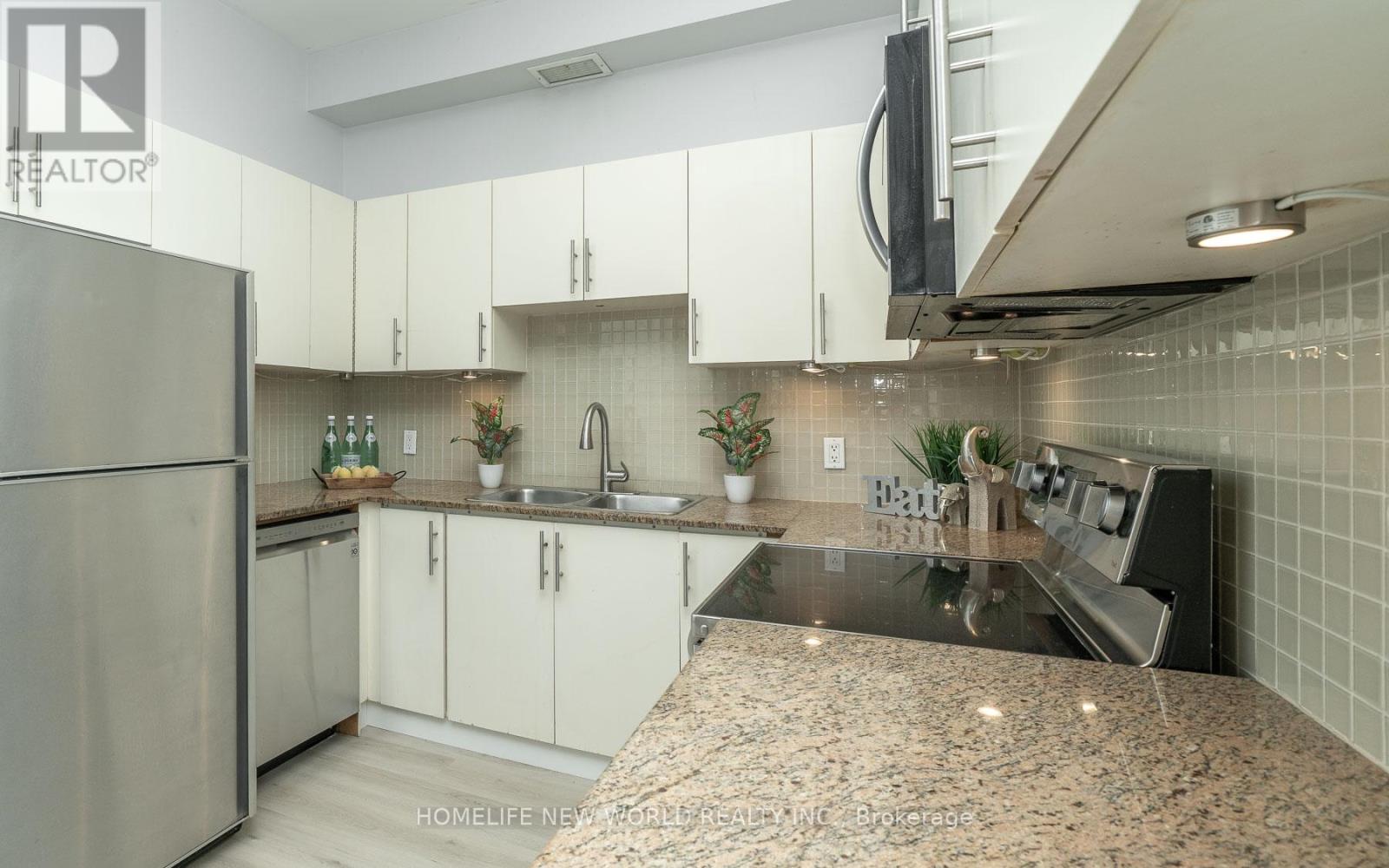 303 - 1 St Johns Road, Toronto, Ontario  M6P 4C7 - Photo 8 - W12751100