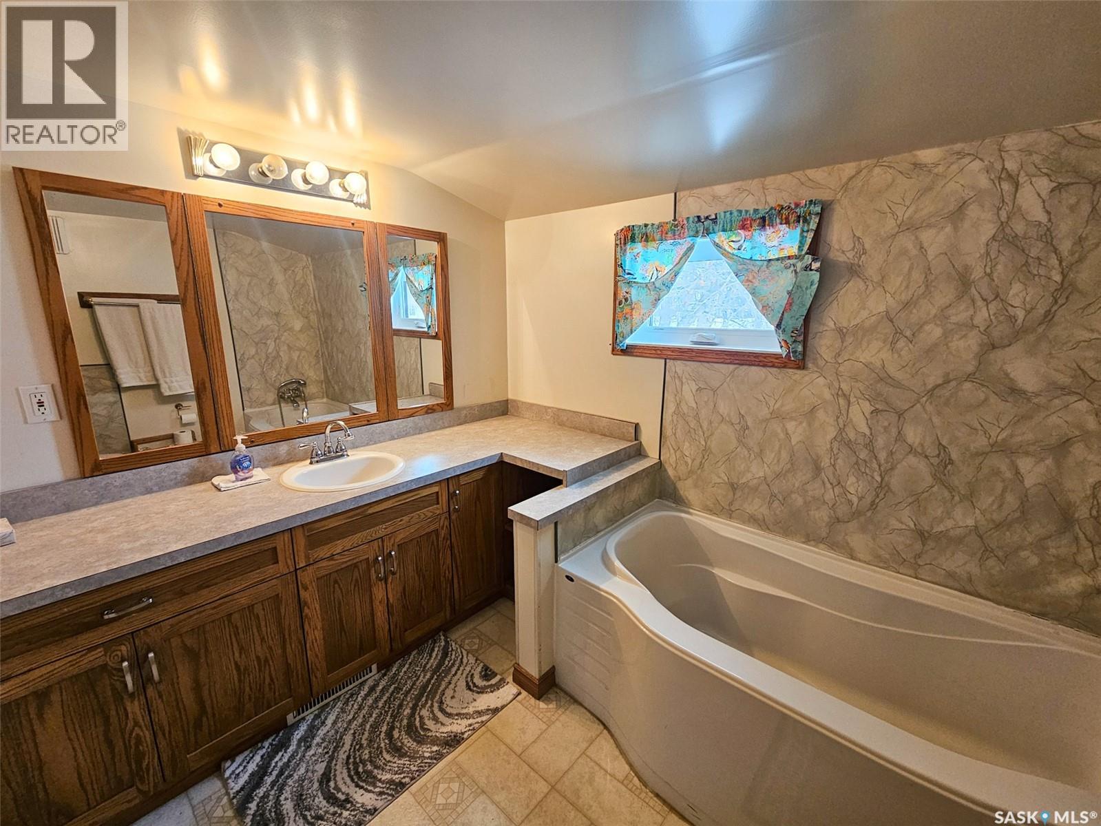 248 Banner Street, Pennant, Saskatchewan  S0N 1X0 - Photo 8 - SK027823