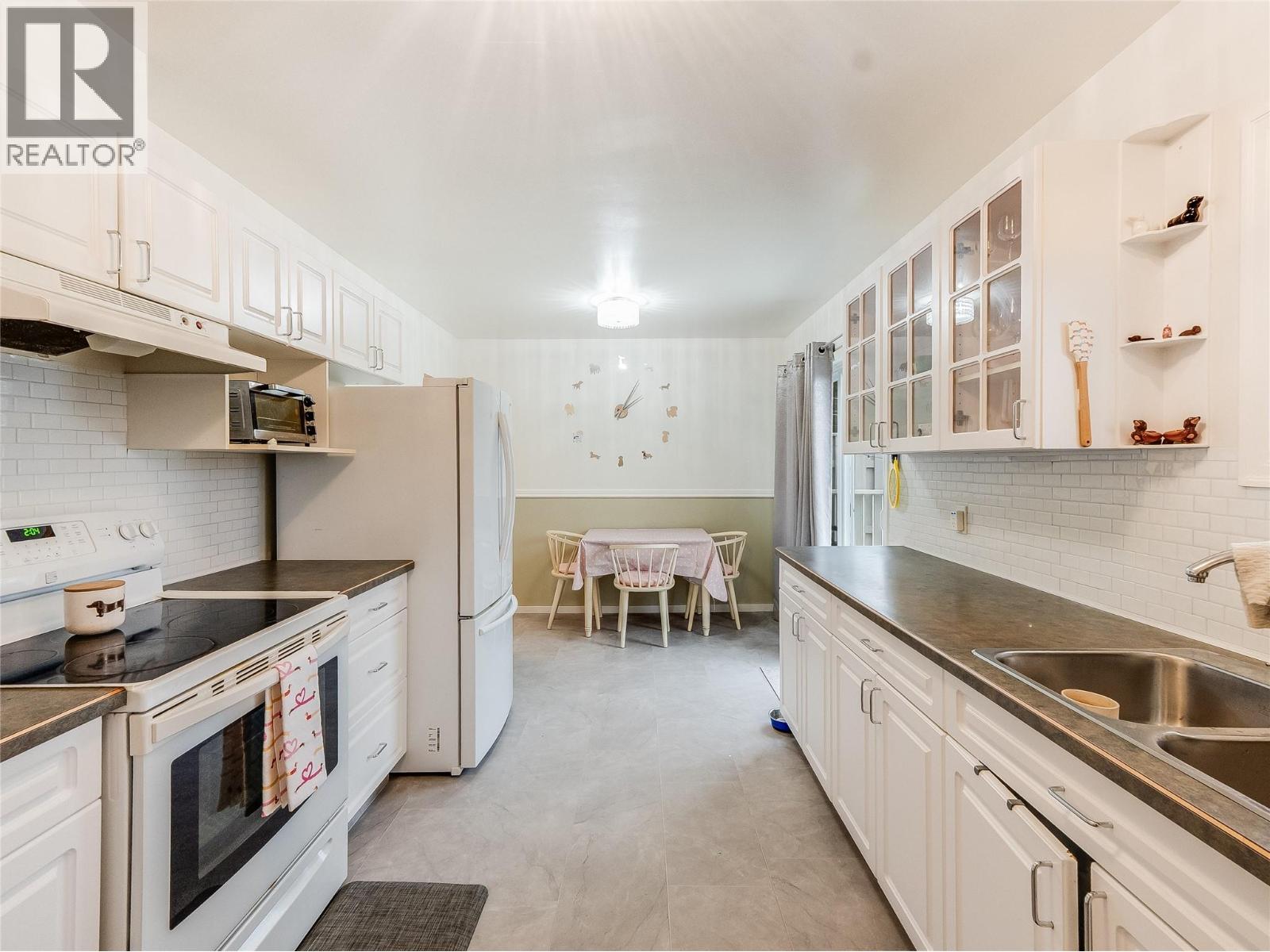 550 6th Avenue, Castlegar, British Columbia V1N 1T7 - Photo 10 - 10374065