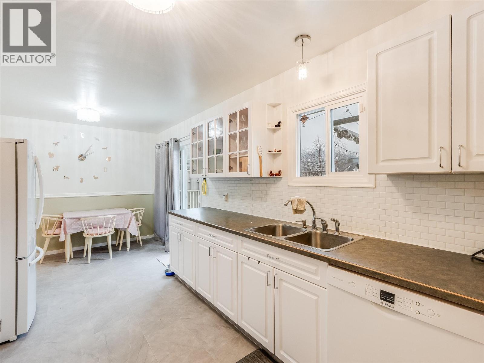 550 6th Avenue, Castlegar, British Columbia V1N 1T7 - Photo 11 - 10374065