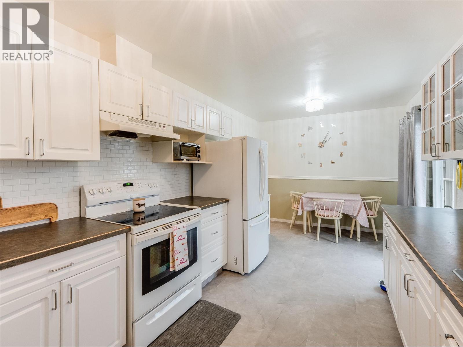 550 6th Avenue, Castlegar, British Columbia V1N 1T7 - Photo 12 - 10374065