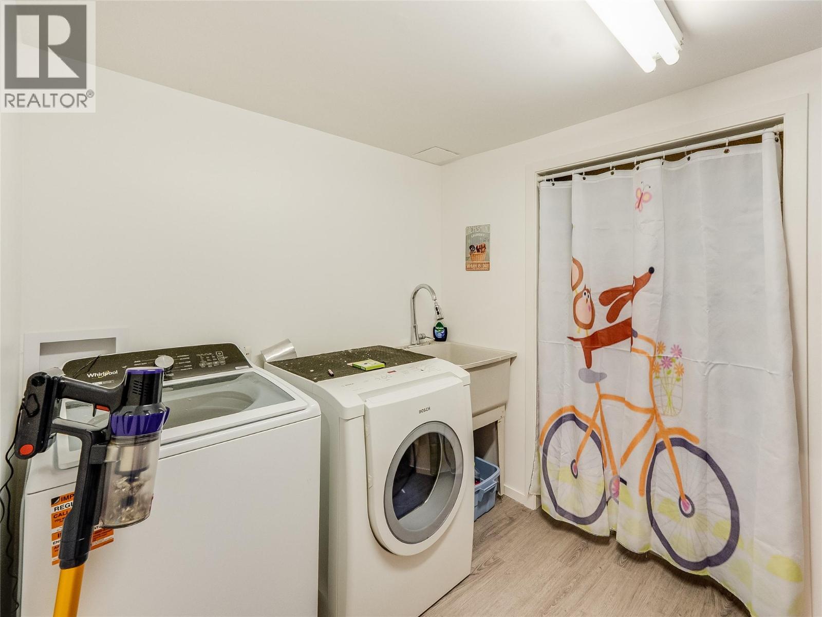 550 6th Avenue, Castlegar, British Columbia V1N 1T7 - Photo 27 - 10374065