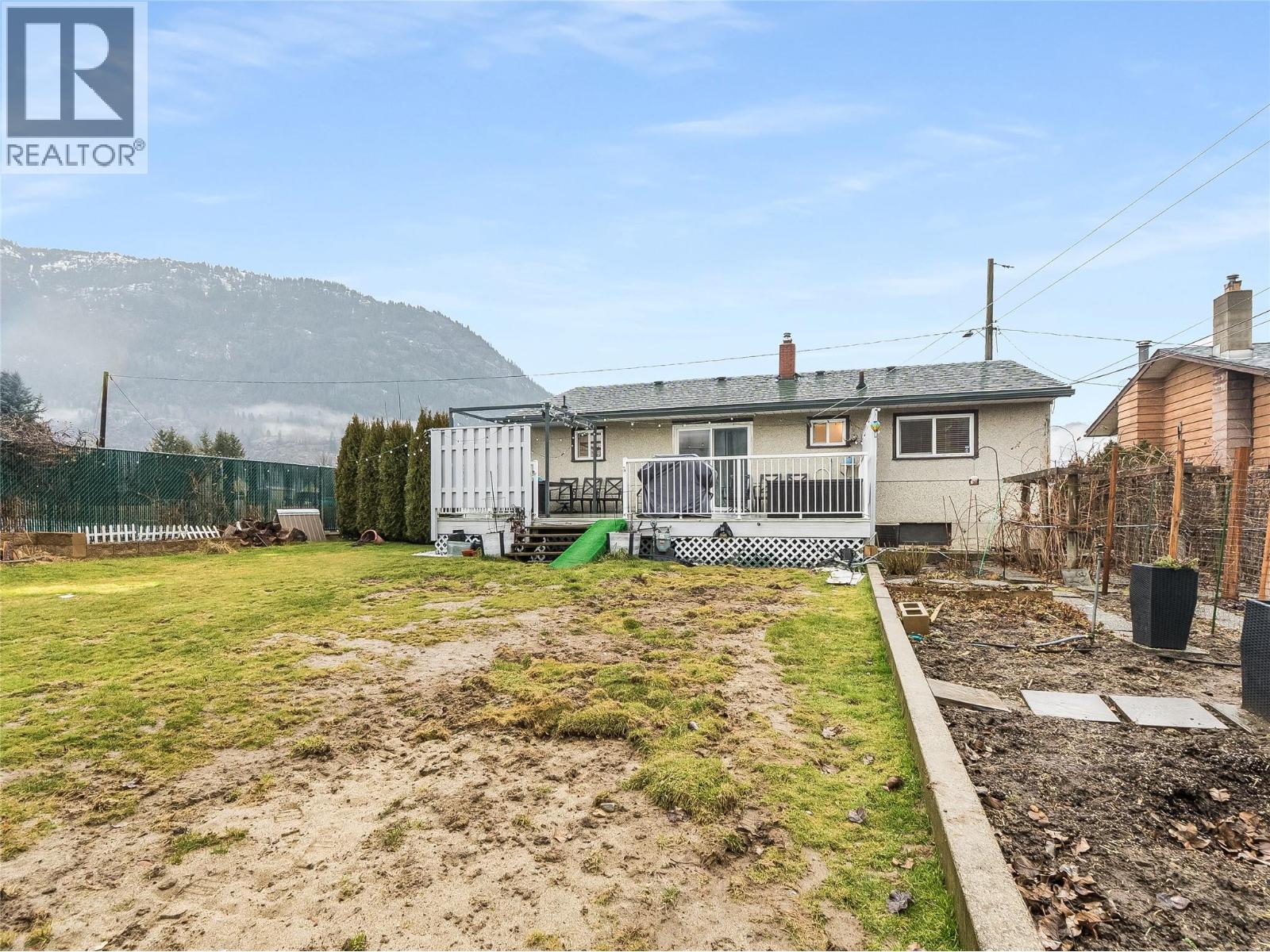 550 6th Avenue, Castlegar, British Columbia V1N 1T7 - Photo 4 - 10374065