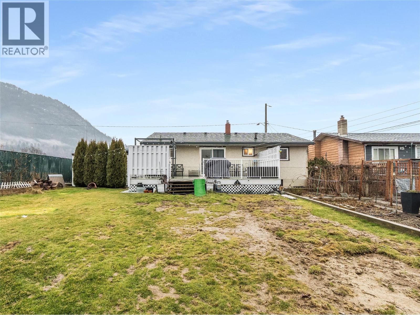 550 6th Avenue, Castlegar, British Columbia V1N 1T7 - Photo 49 - 10374065