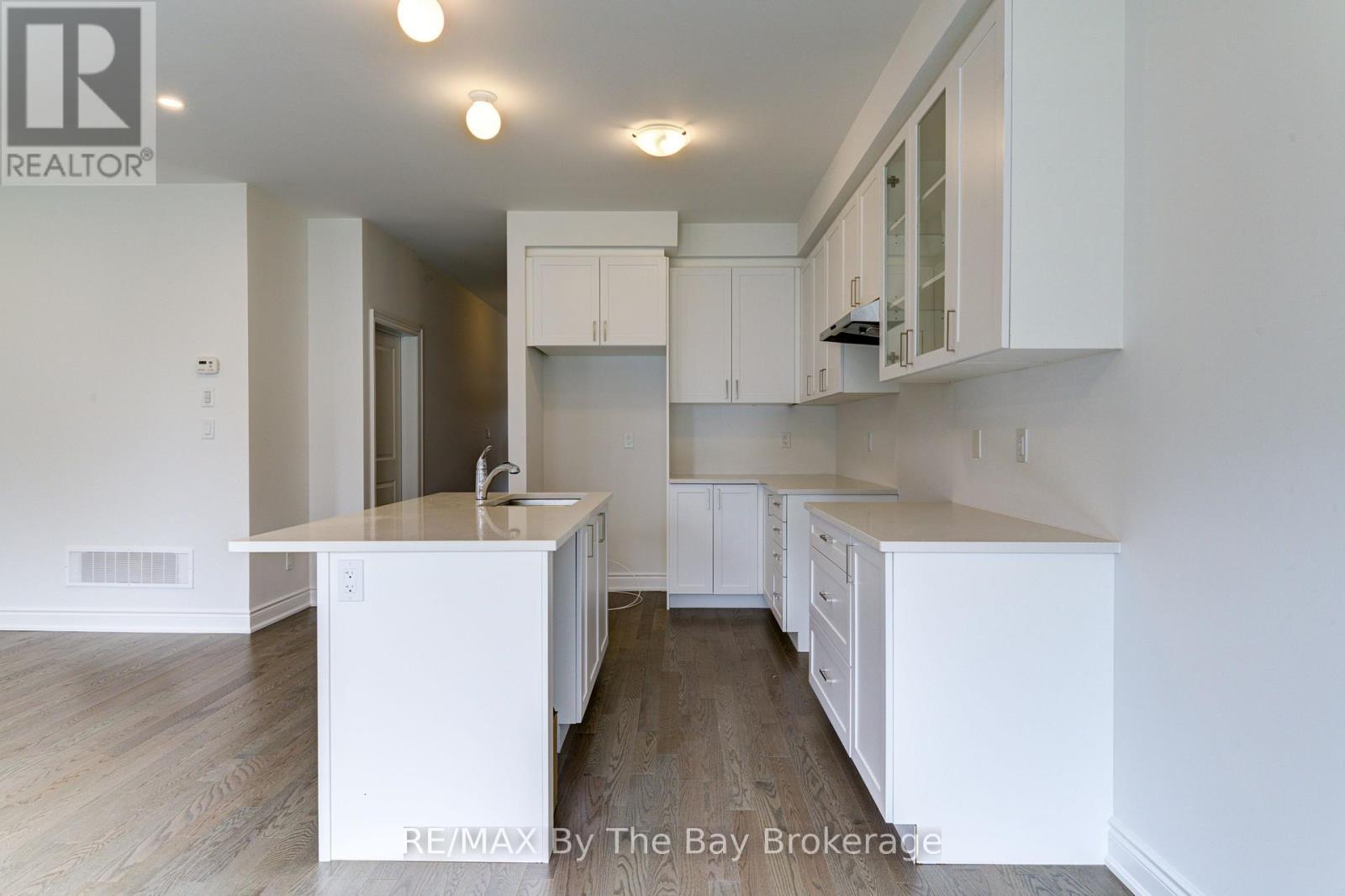 28 Autumn Drive, Wasaga Beach, Ontario  L9Z 0K7 - Photo 10 - S12751166