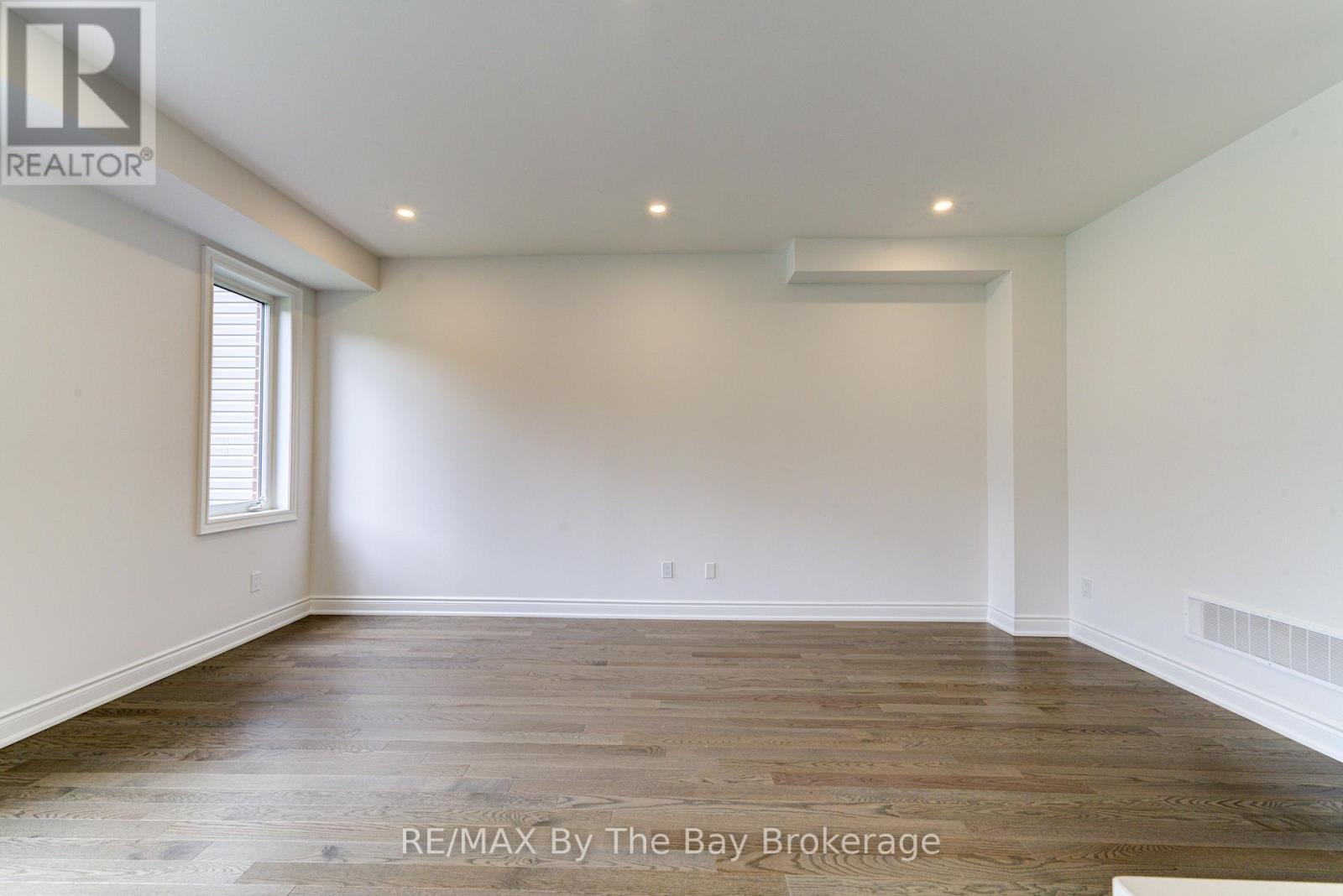 28 Autumn Drive, Wasaga Beach, Ontario  L9Z 0K7 - Photo 12 - S12751166