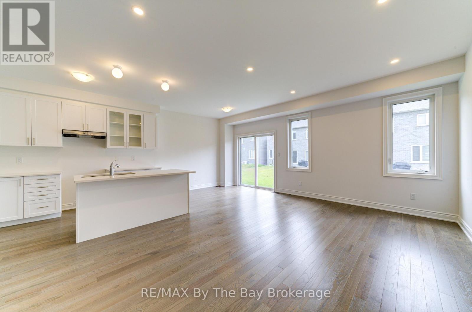 28 Autumn Drive, Wasaga Beach, Ontario  L9Z 0K7 - Photo 13 - S12751166