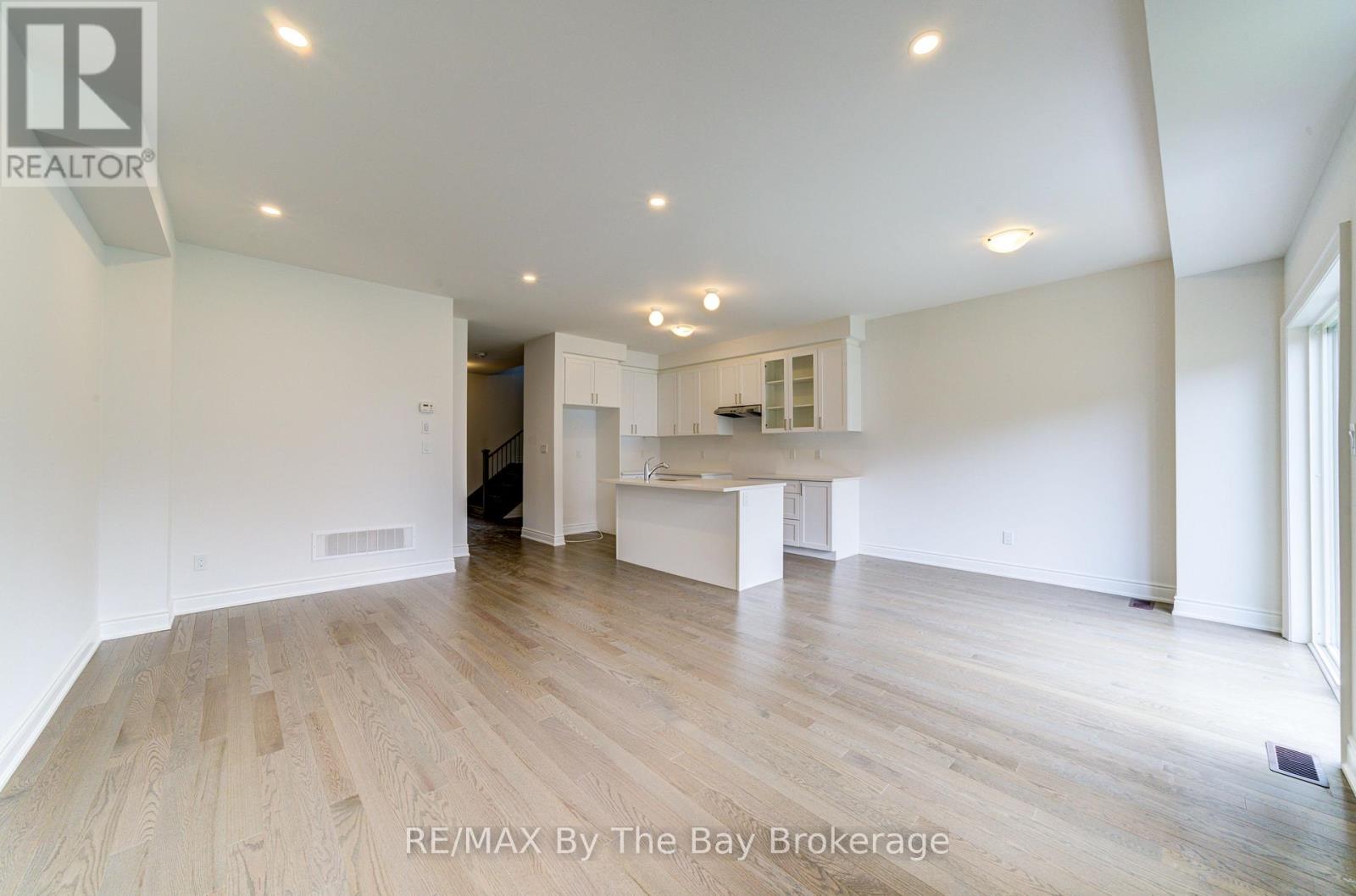 28 Autumn Drive, Wasaga Beach, Ontario  L9Z 0K7 - Photo 14 - S12751166