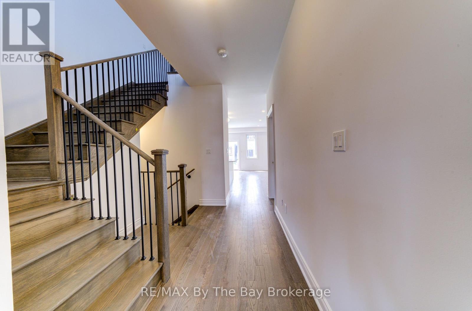 28 Autumn Drive, Wasaga Beach, Ontario  L9Z 0K7 - Photo 4 - S12751166