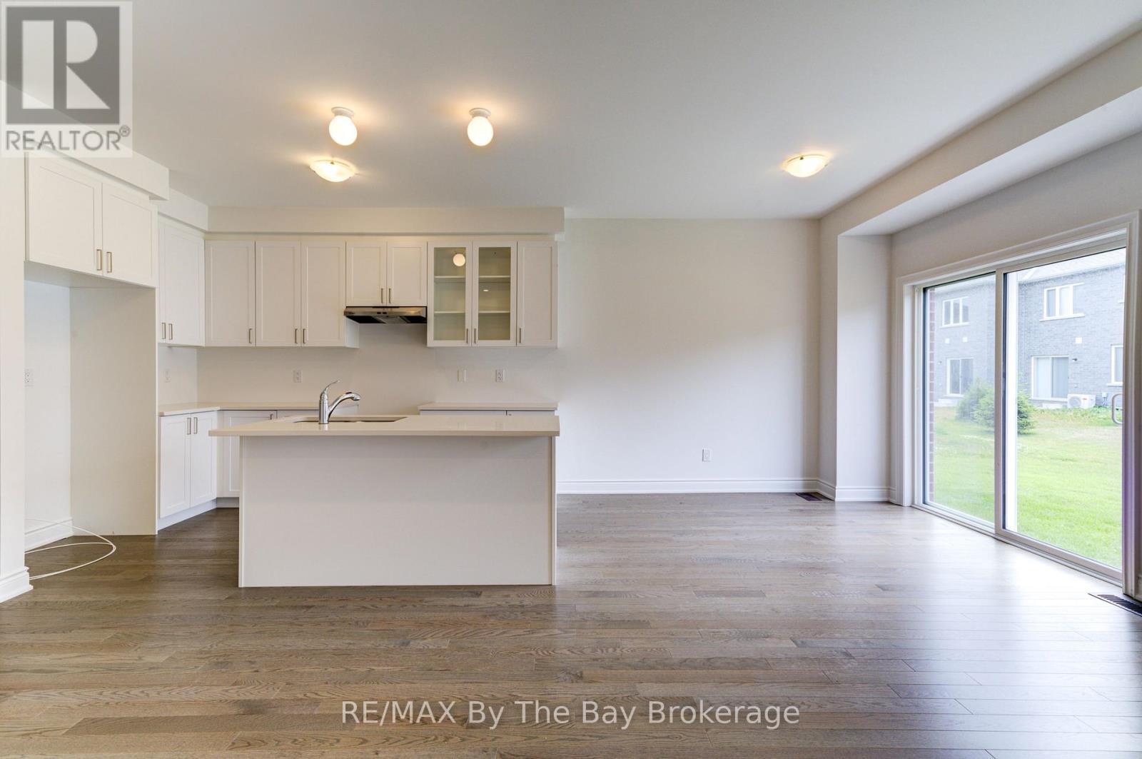 28 Autumn Drive, Wasaga Beach, Ontario  L9Z 0K7 - Photo 9 - S12751166