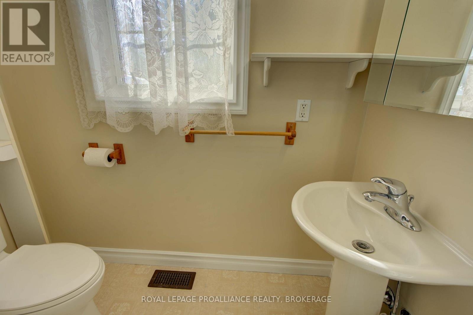 9727 Highway 42, Rideau Lakes, Ontario  K0G 1X0 - Photo 21 - X12751278