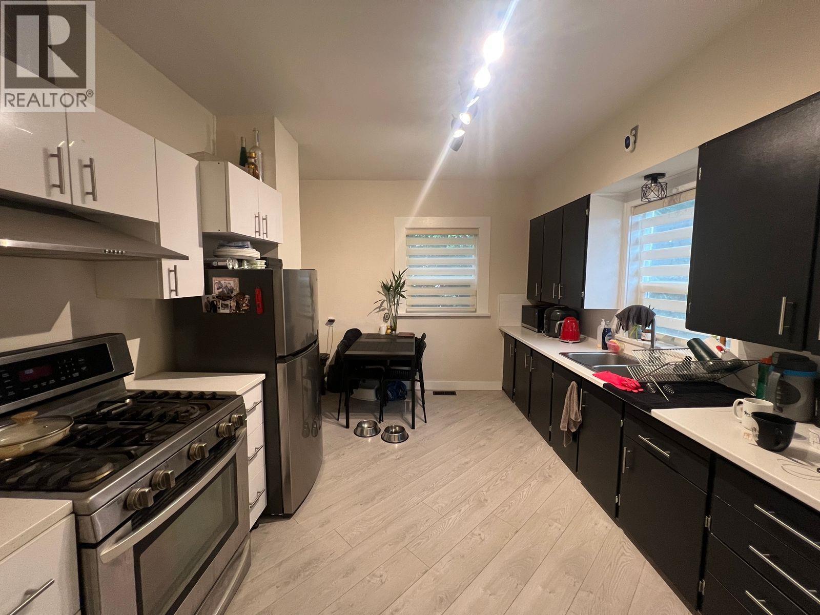 560 Springer Avenue, Burnaby, British Columbia  V5B 3K7 - Photo 3 - R3077203