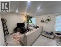 560 SPRINGER AVENUE, Burnaby, British Columbia