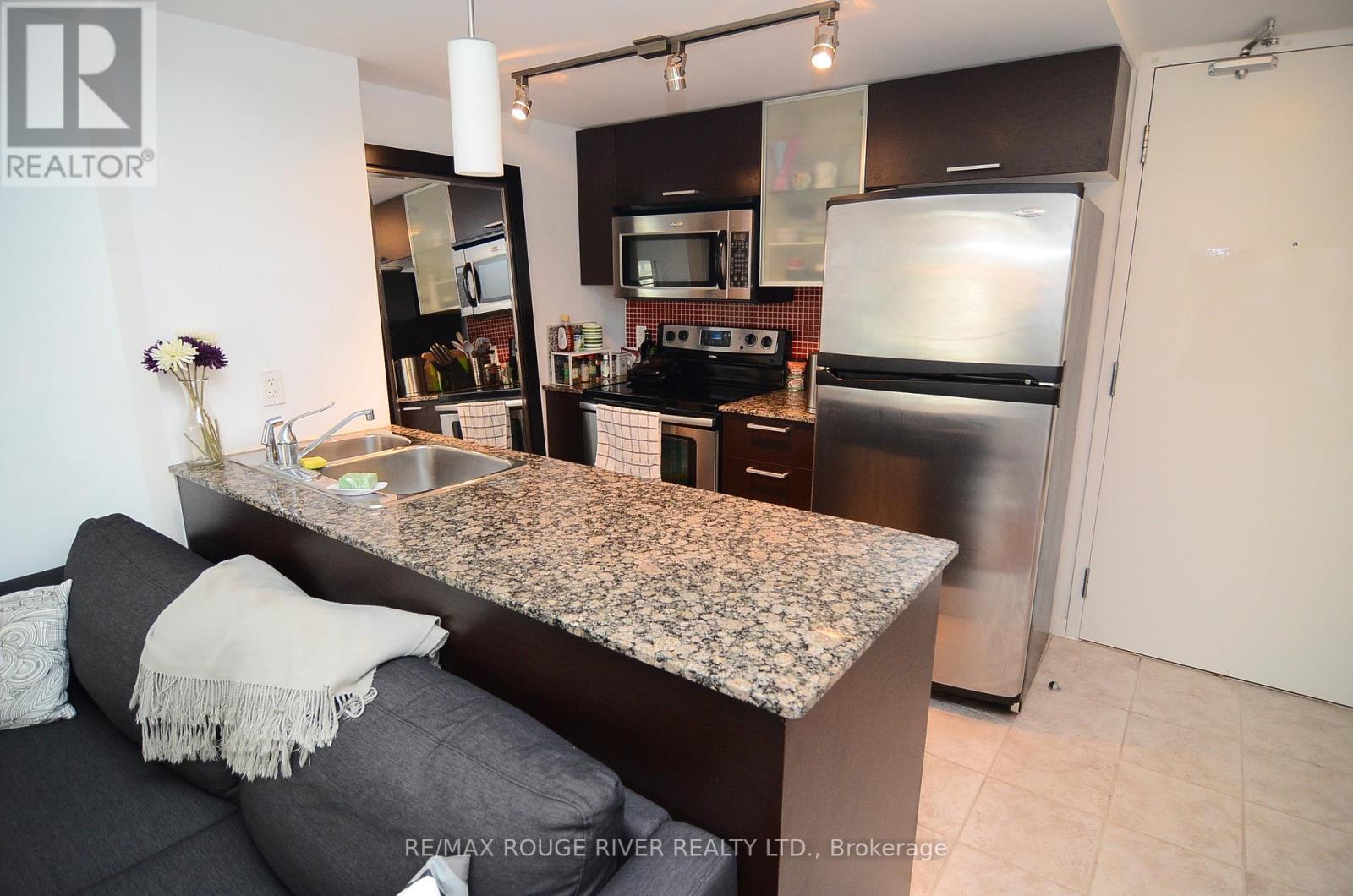 404 - 37 Grosvenor Street, Toronto, Ontario  M4Y 3G5 - Photo 3 - C12751130