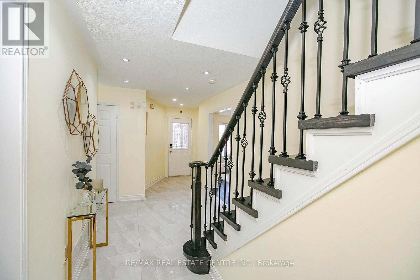 37 Duggan Drive, Brampton, Ontario  L6Y 4J2 - Photo 11 - W12749716