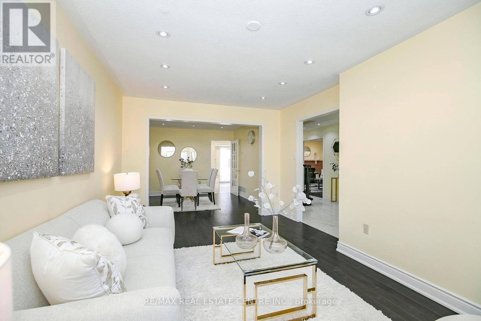 37 Duggan Drive, Brampton, Ontario  L6Y 4J2 - Photo 8 - W12749716