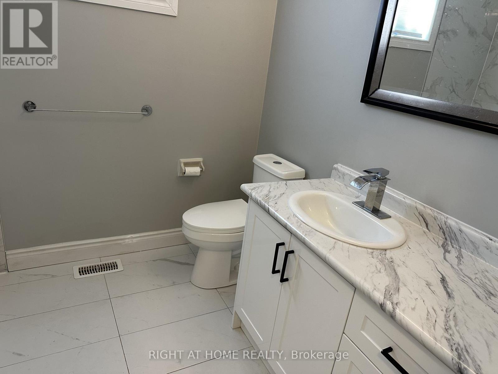 Upstair Floor - 388 Parkwood Avenue, Bradford West Gwillimbury, Ontario  L3Z 2W9 - Photo 11 - N12751134