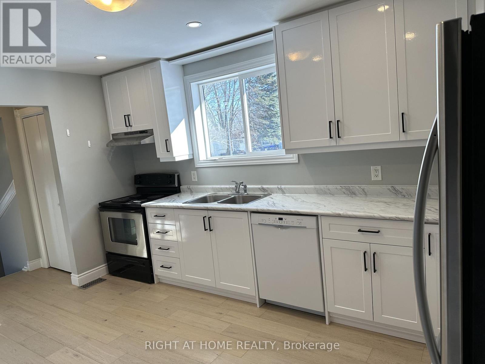 Upstair Floor - 388 Parkwood Avenue, Bradford West Gwillimbury, Ontario  L3Z 2W9 - Photo 20 - N12751134