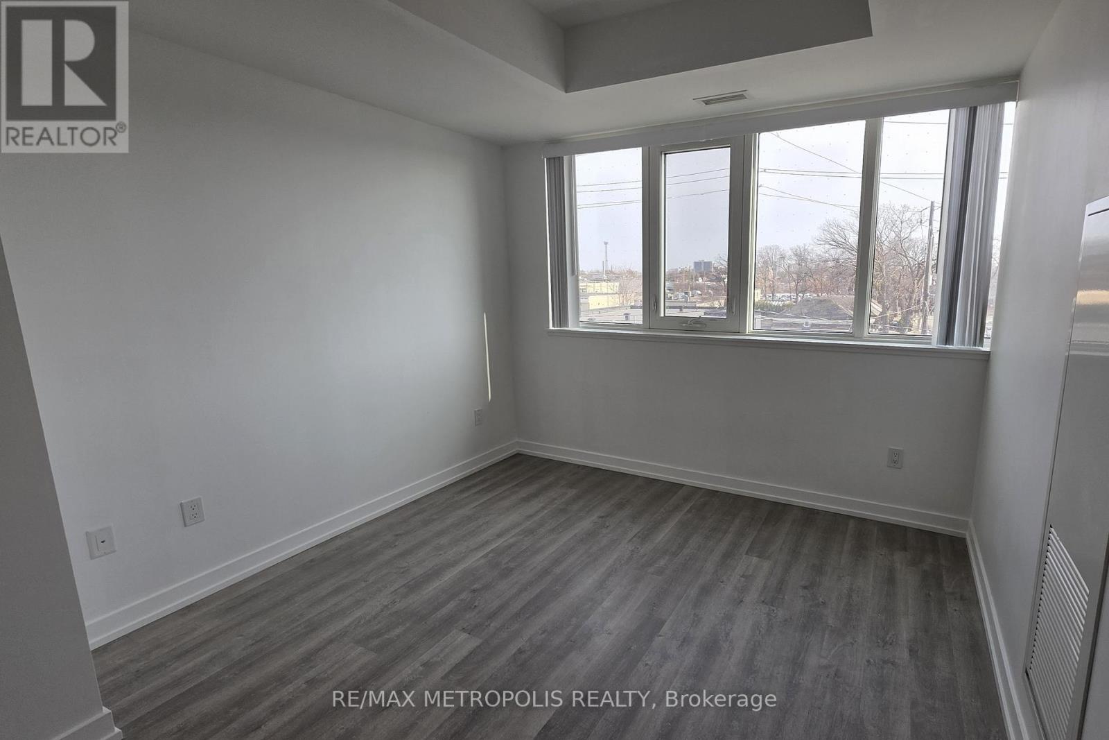 307 - 2300 St Clair Avenue W, Toronto, Ontario  M6N 0B3 - Photo 4 - W12751162
