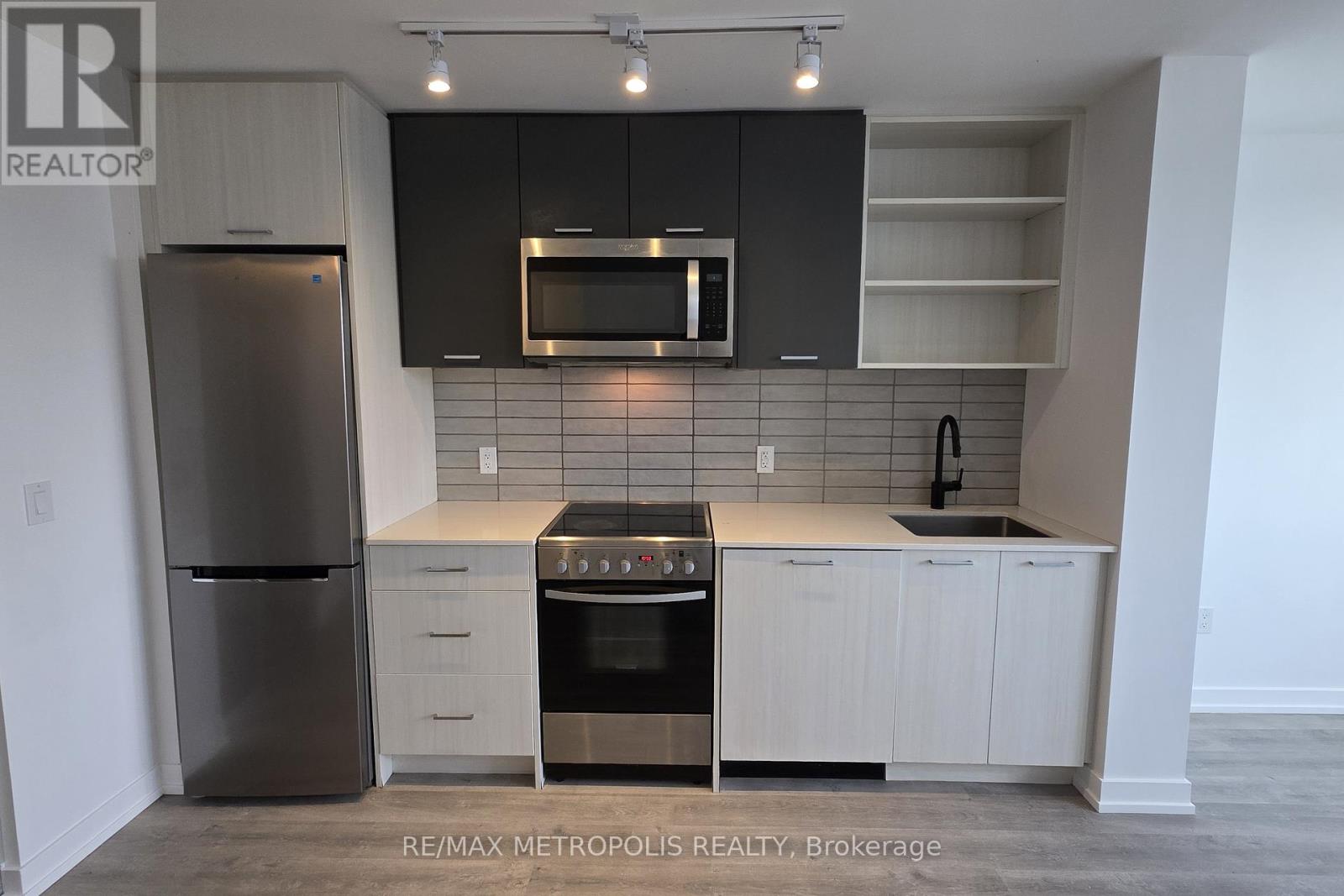 307 - 2300 St Clair Avenue W, Toronto, Ontario  M6N 0B3 - Photo 6 - W12751162