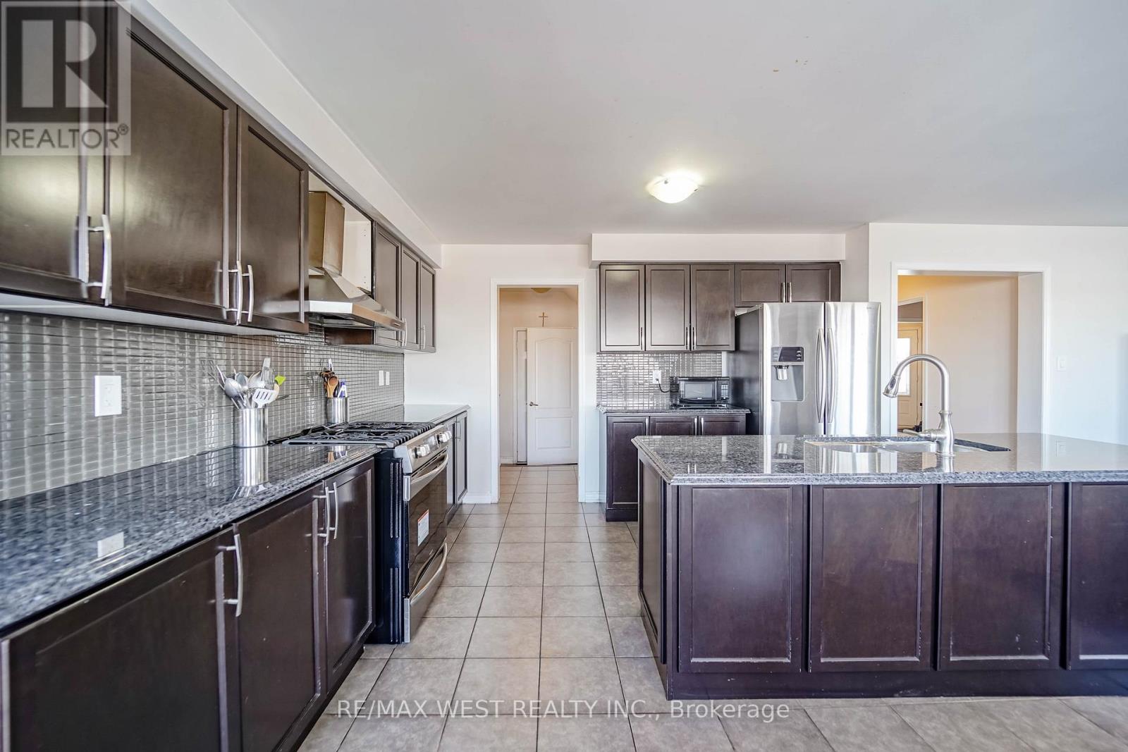 110 Tysonville Circle, Brampton, Ontario  L7A 0B5 - Photo 2 - W12751182