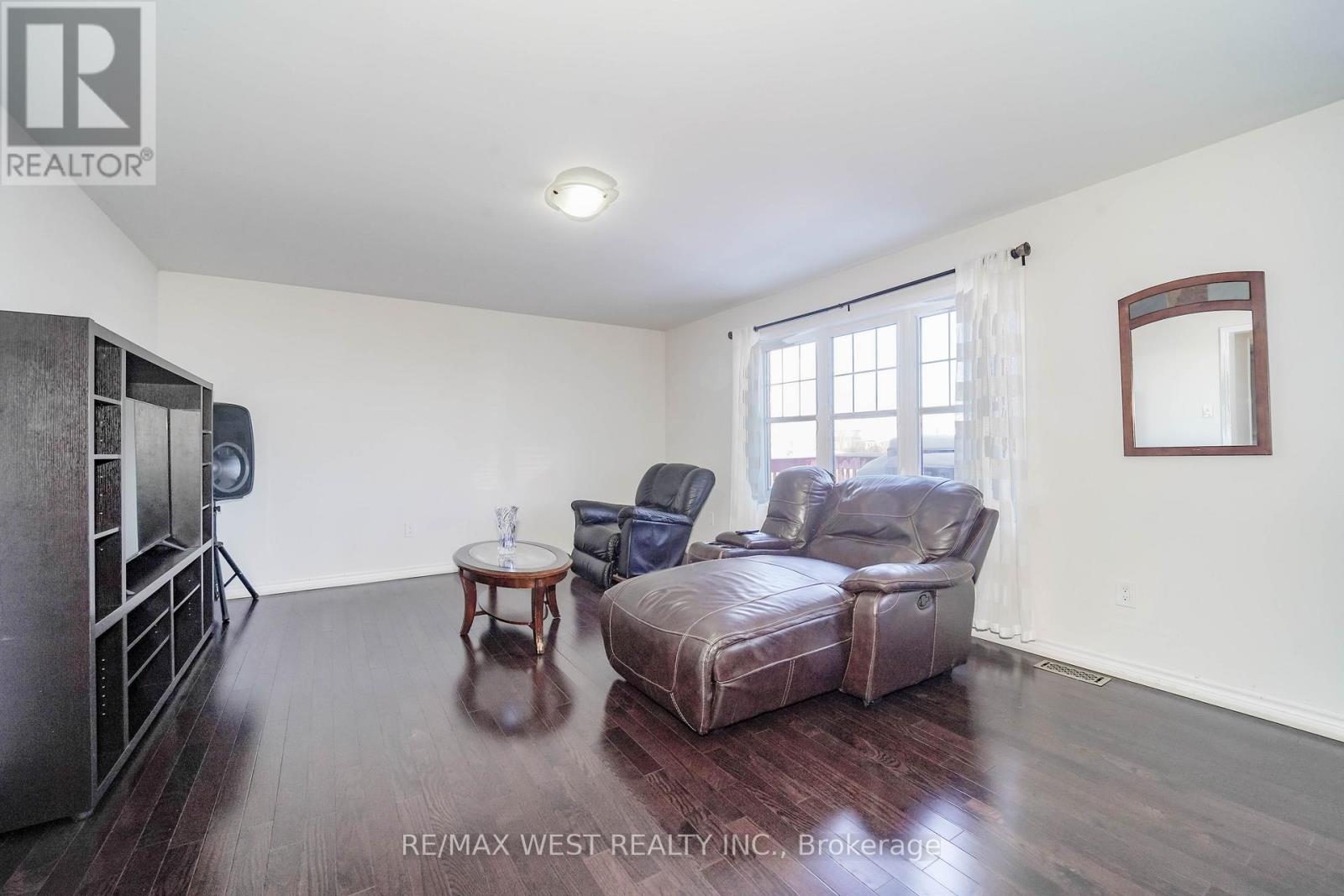 110 Tysonville Circle, Brampton, Ontario  L7A 0B5 - Photo 4 - W12751182