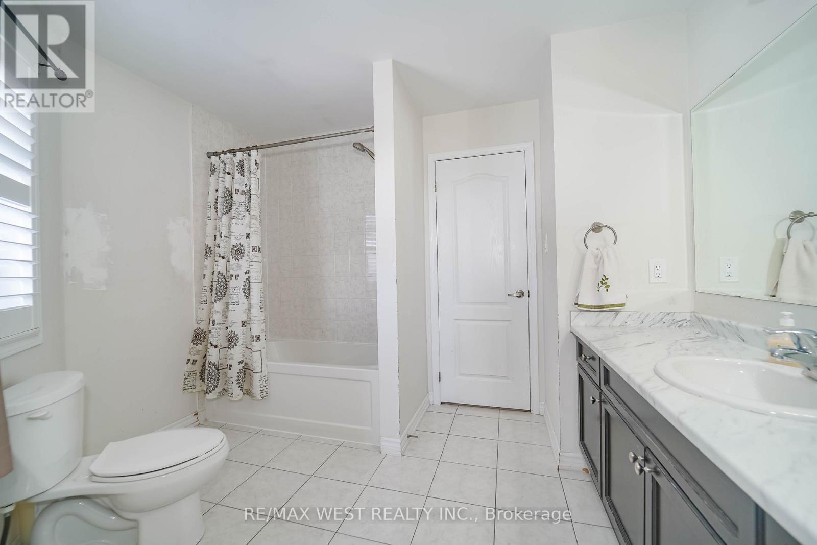 110 Tysonville Circle, Brampton, Ontario  L7A 0B5 - Photo 7 - W12751182