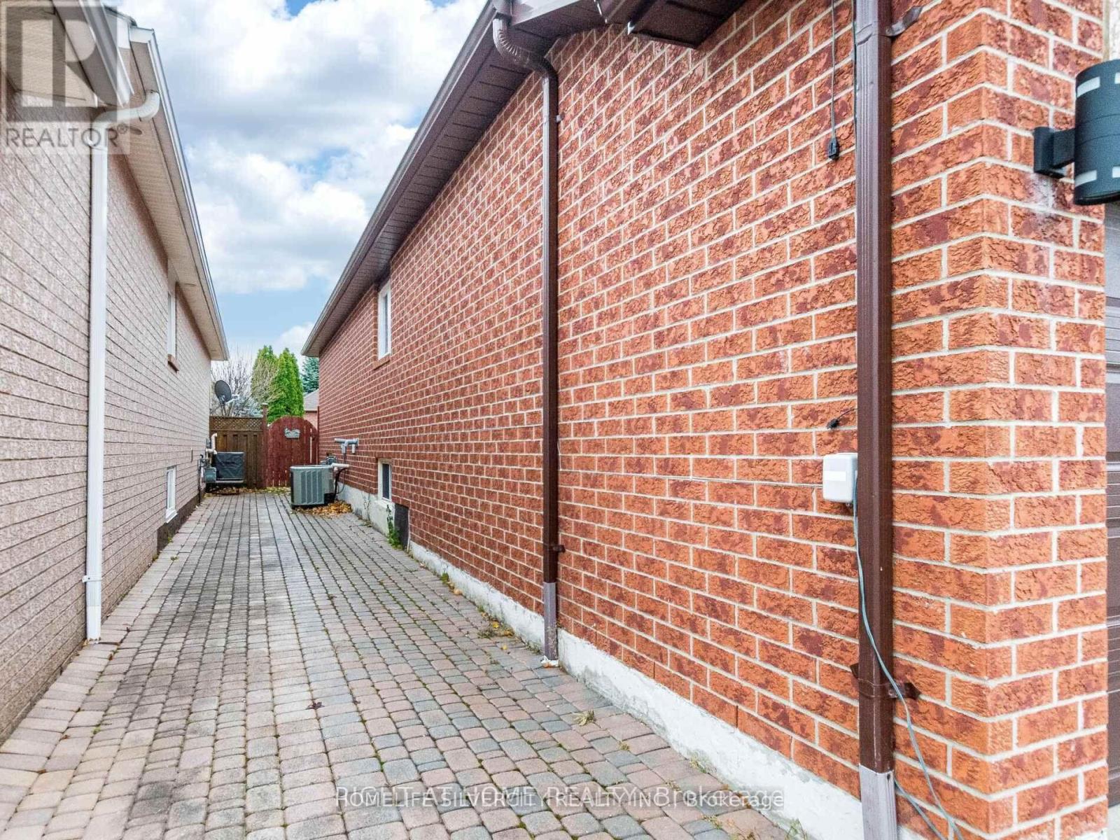 69 Red Maple Drive, Brampton, Ontario L6X 4M1 - Photo 26 - W12751202