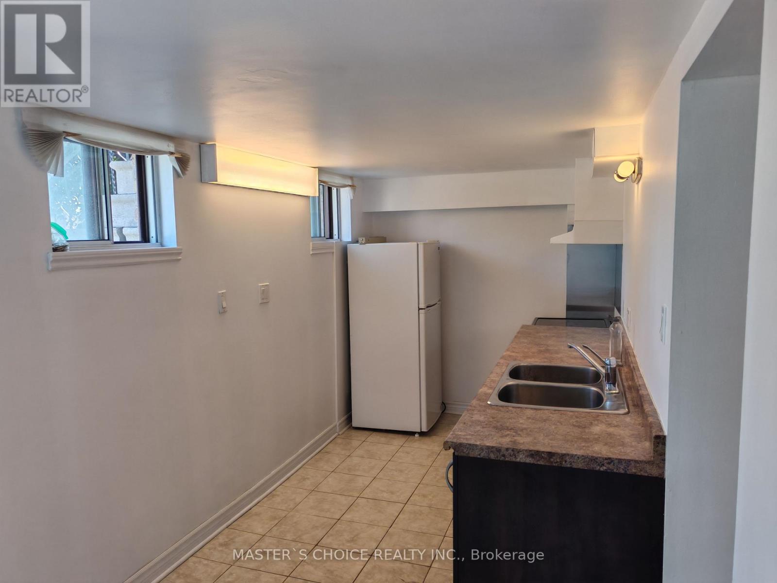 Lower - 116 Lonborough Avenue, Toronto, Ontario  M6M 1Y1 - Photo 2 - W12751220