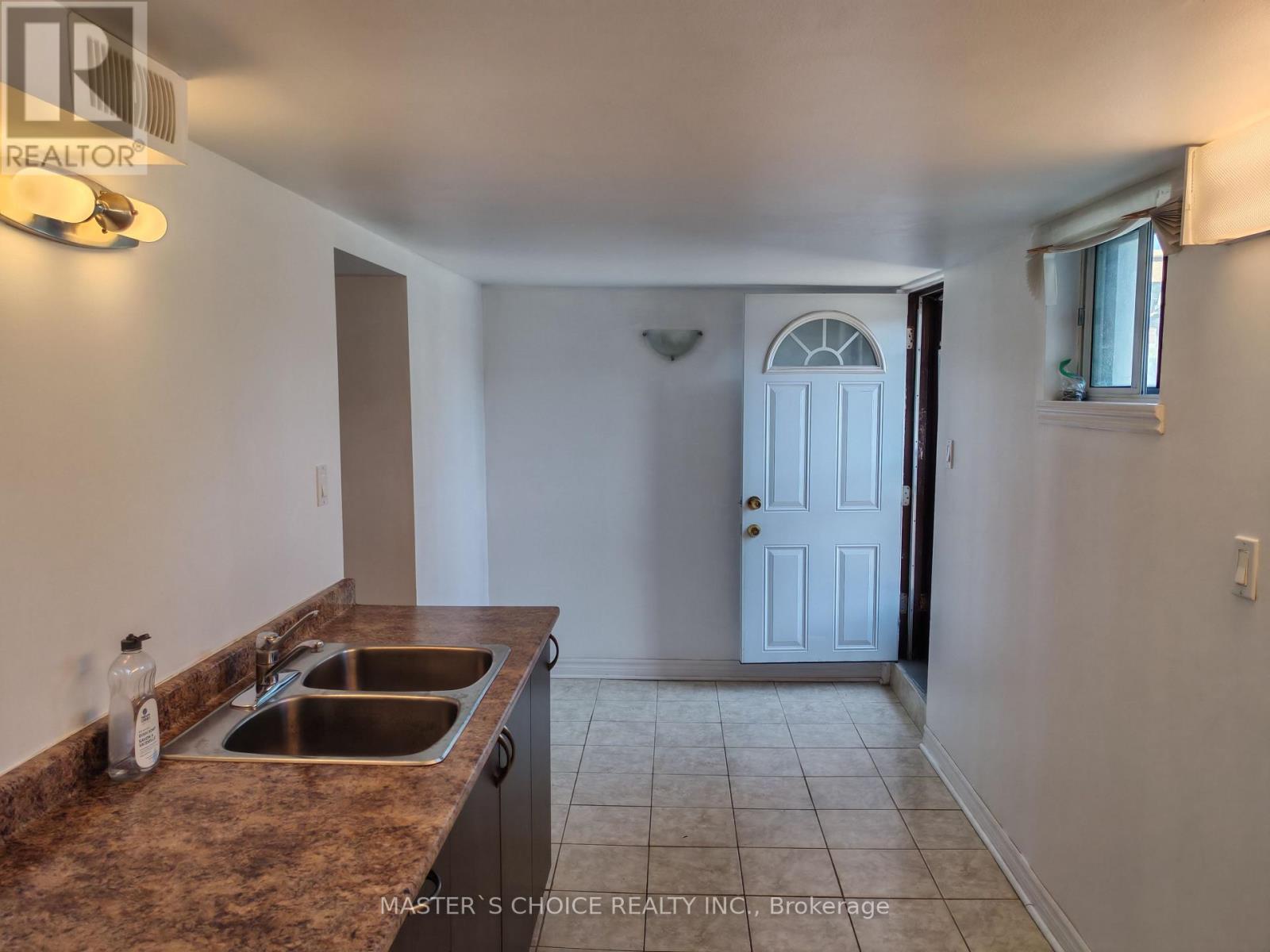 Lower - 116 Lonborough Avenue, Toronto, Ontario  M6M 1Y1 - Photo 3 - W12751220