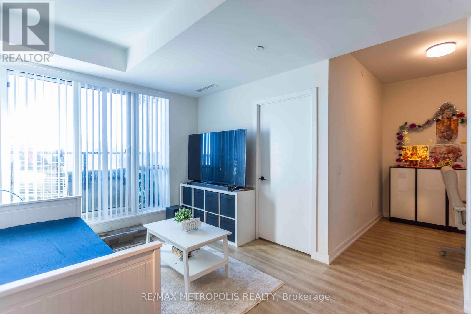 308 - 2300 St Clair Avenue W, Toronto, Ontario  M6N 0B3 - Photo 5 - W12751230