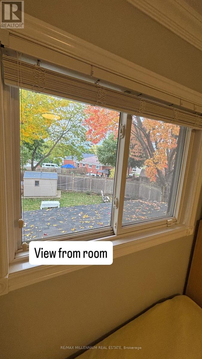 1341 Freeport Drive, Mississauga, Ontario  L5C 1S5 - Photo 7 - W12751254