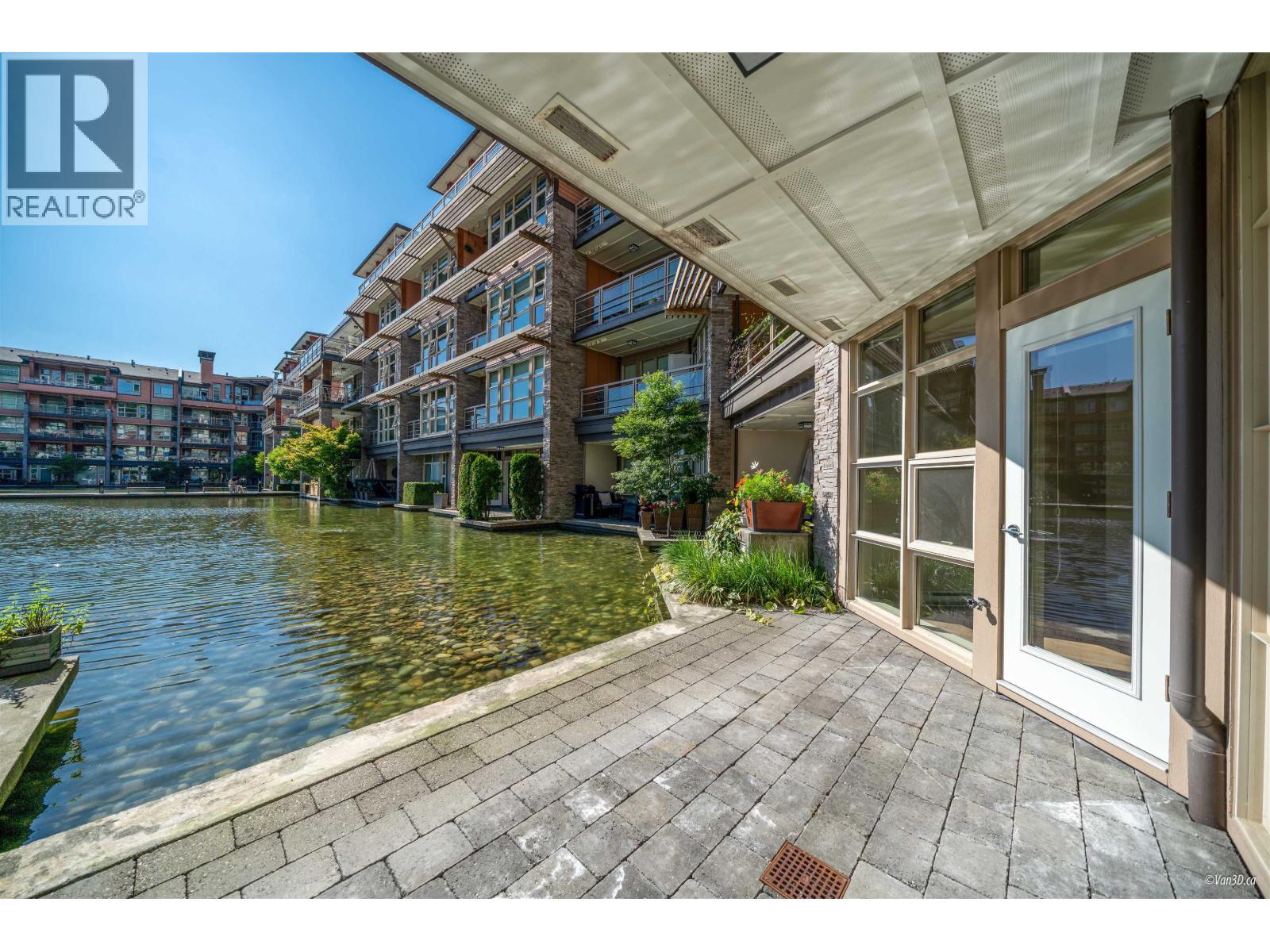 111 3606 Aldercrest Drive, North Vancouver, British Columbia  V7G 0A3 - Photo 2 - R3082863