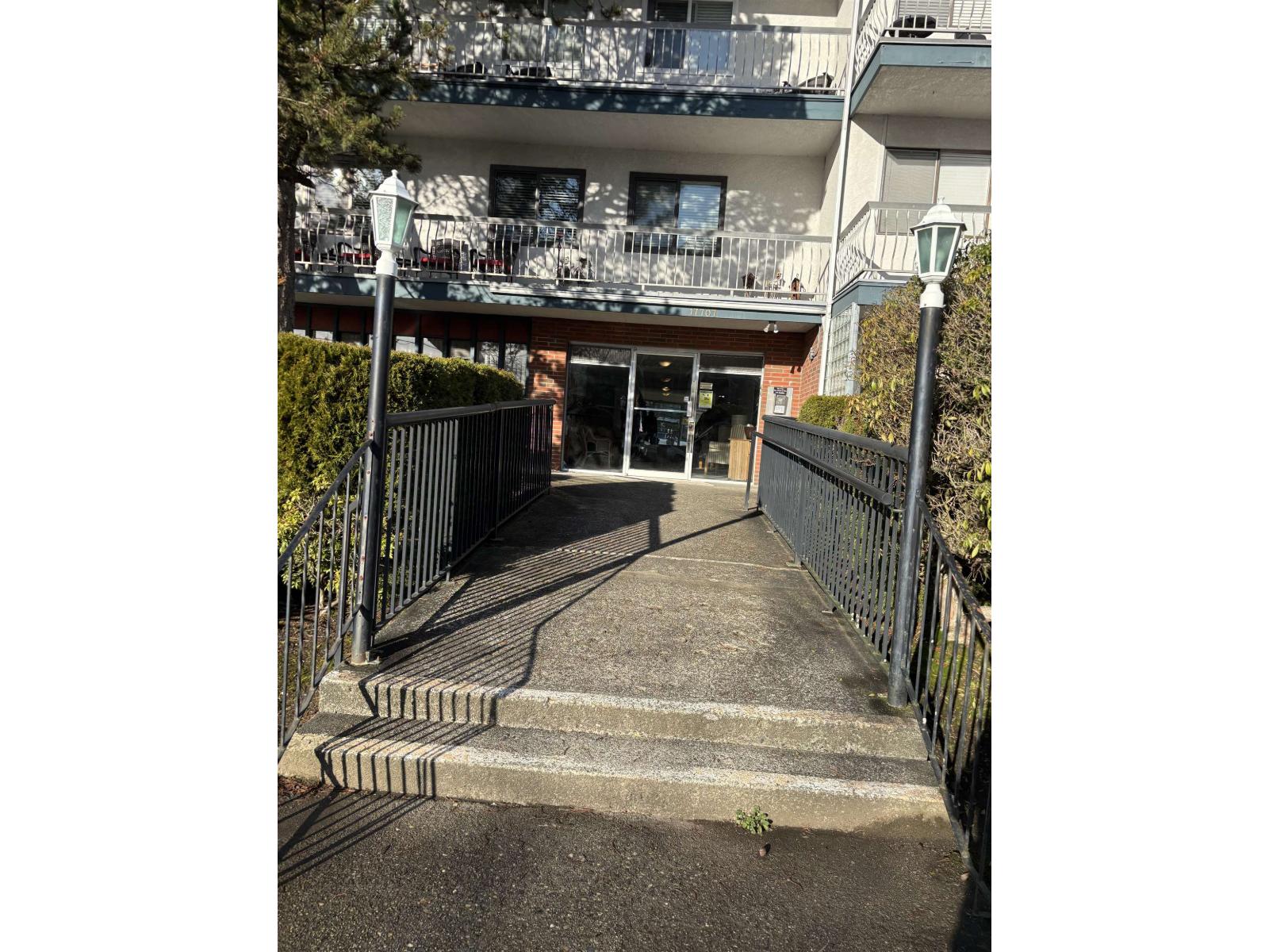 321 17707 57a Avenue, Surrey, British Columbia  V3S 1J2 - Photo 2 - R3085583