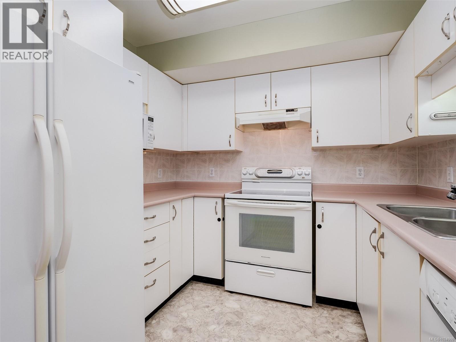 202 1694 Cedar Hill Cross Rd, Saanich, British Columbia  V8P 2P7 - Photo 10 - 1024909