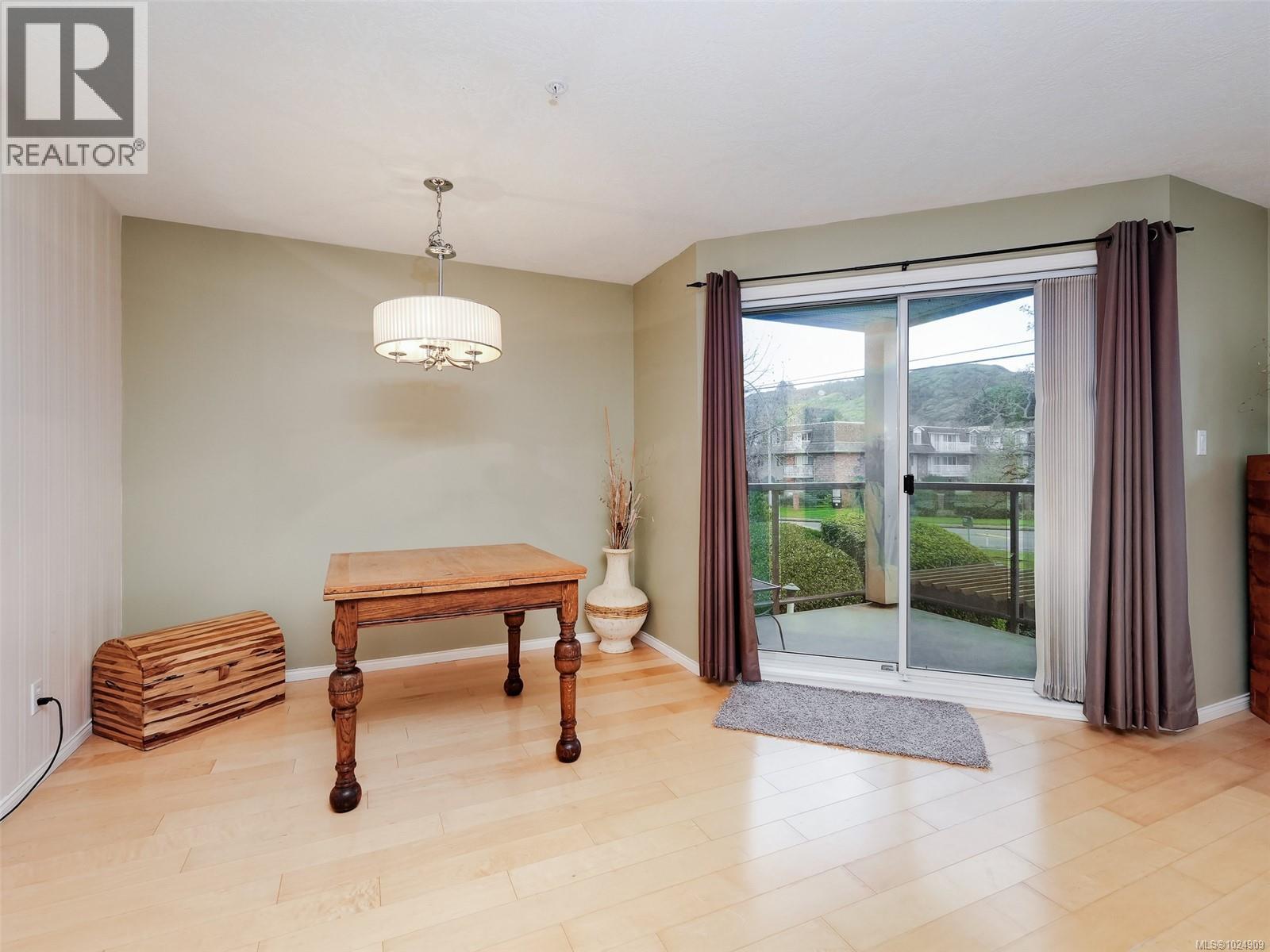202 1694 Cedar Hill Cross Rd, Saanich, British Columbia  V8P 2P7 - Photo 6 - 1024909