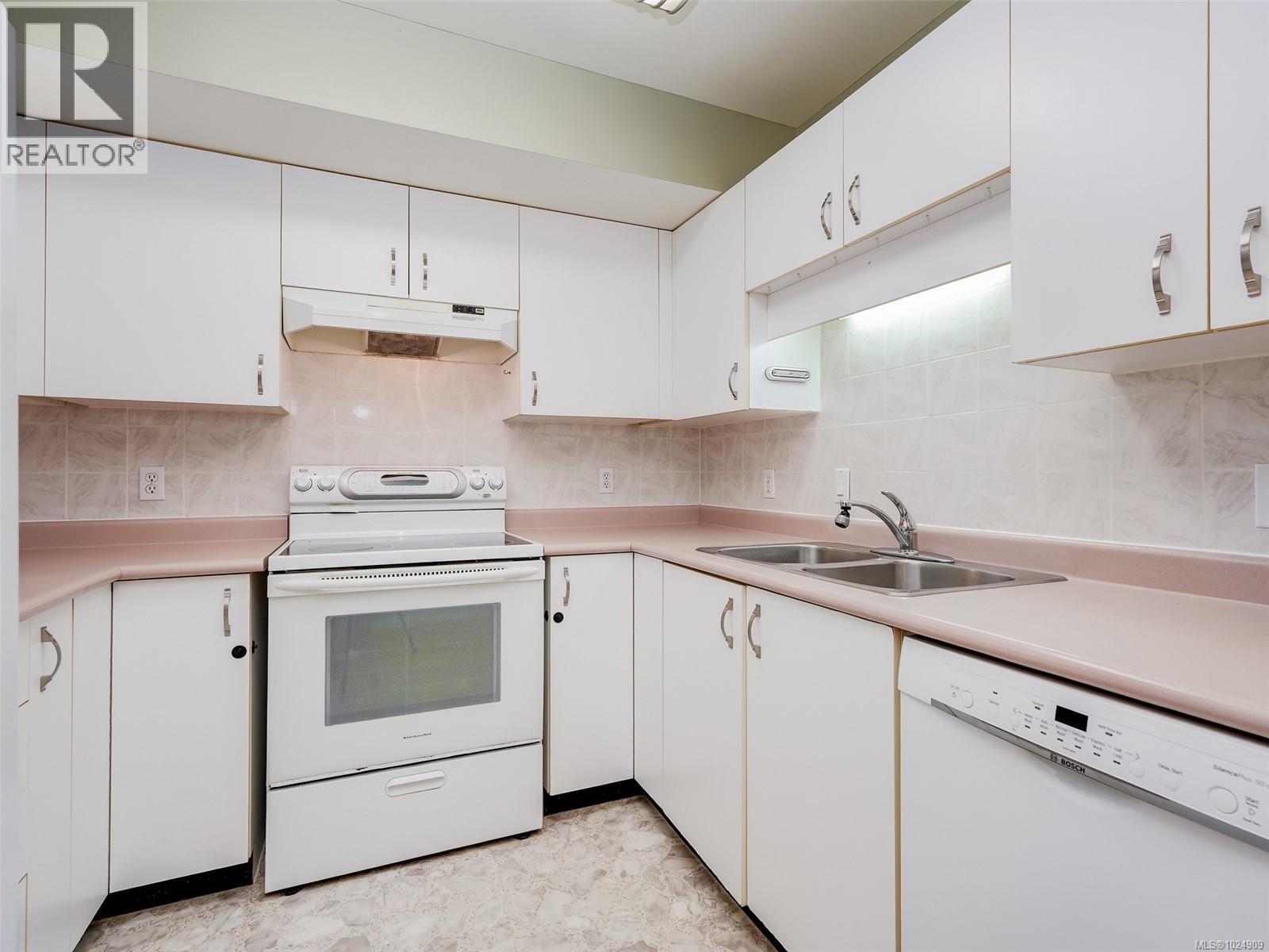 202 1694 Cedar Hill Cross Rd, Saanich, British Columbia  V8P 2P7 - Photo 7 - 1024909