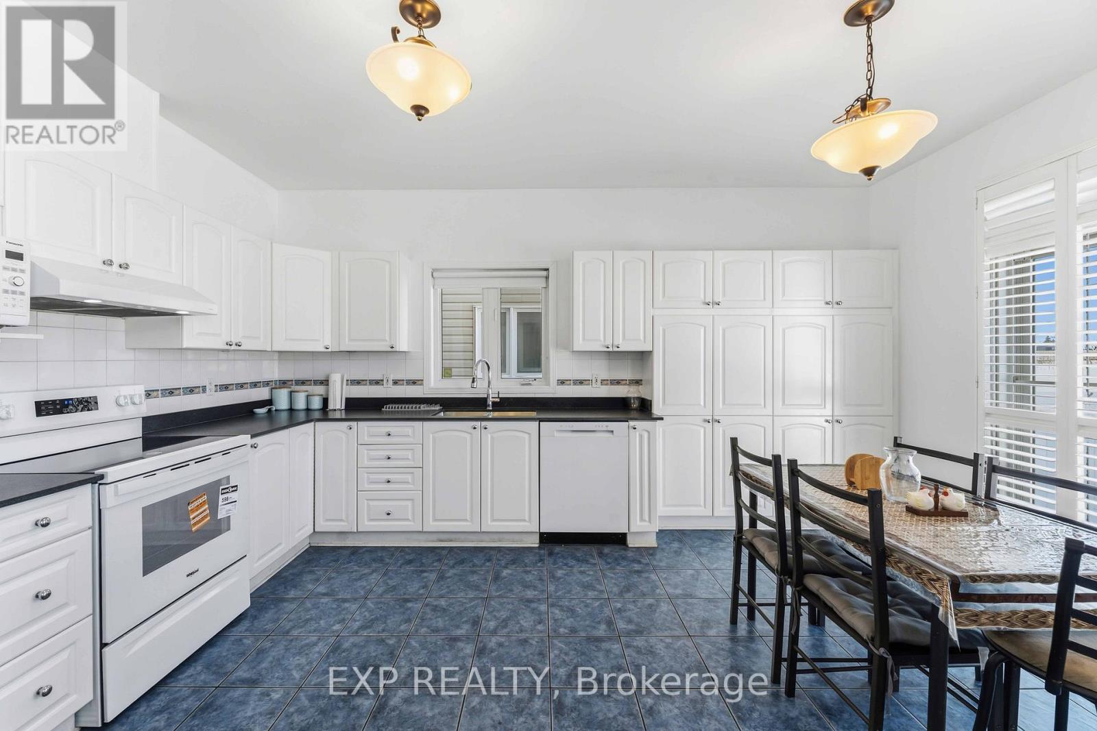 118 Finn Court, Ottawa, Ontario  K1V 2C8 - Photo 11 - X12416732