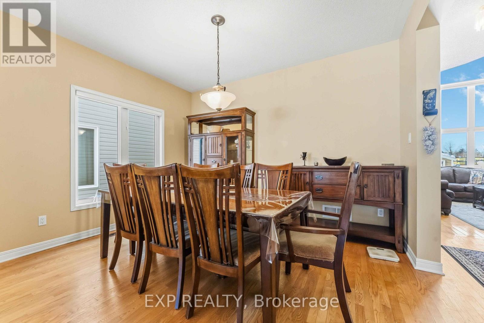 118 Finn Court, Ottawa, Ontario  K1V 2C8 - Photo 8 - X12416732