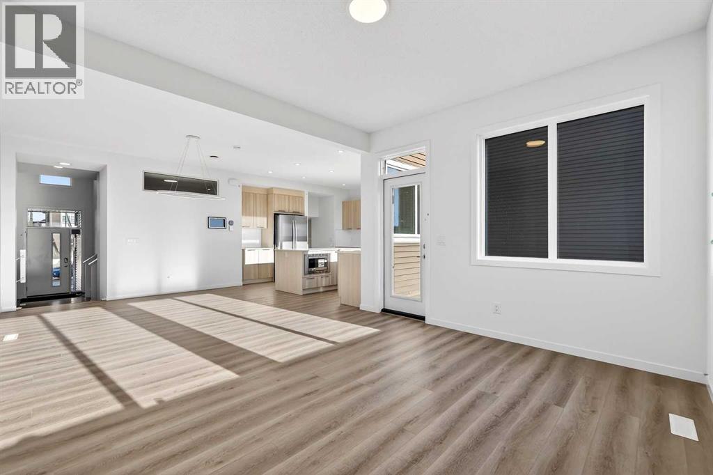 89 Corner Glen Avenue Ne, Calgary, Alberta  T3N 2L7 - Photo 5 - A2253063