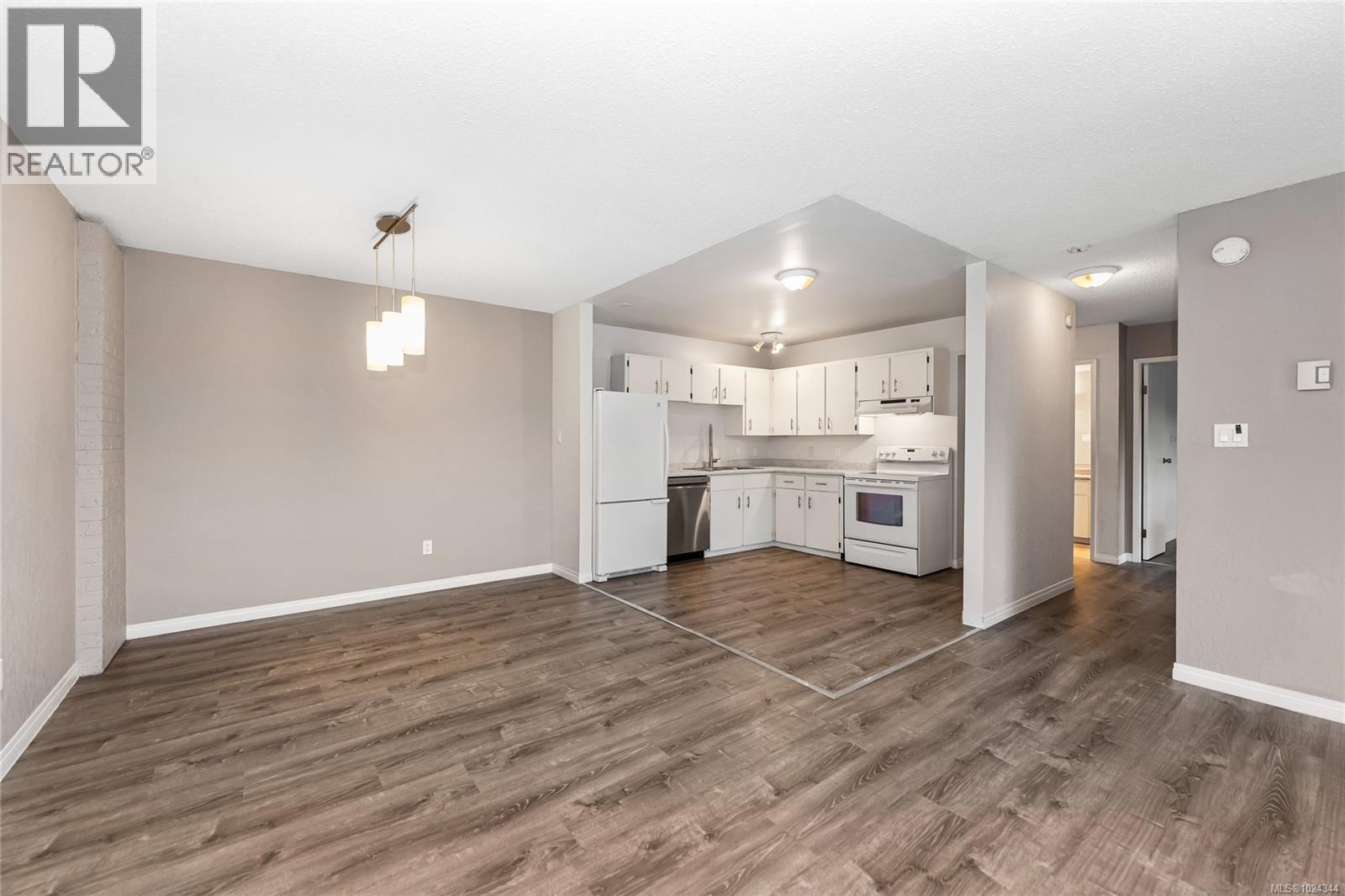 205 1490 Garnet Rd, Saanich, British Columbia  V8P 5L1 - Photo 8 - 1024344