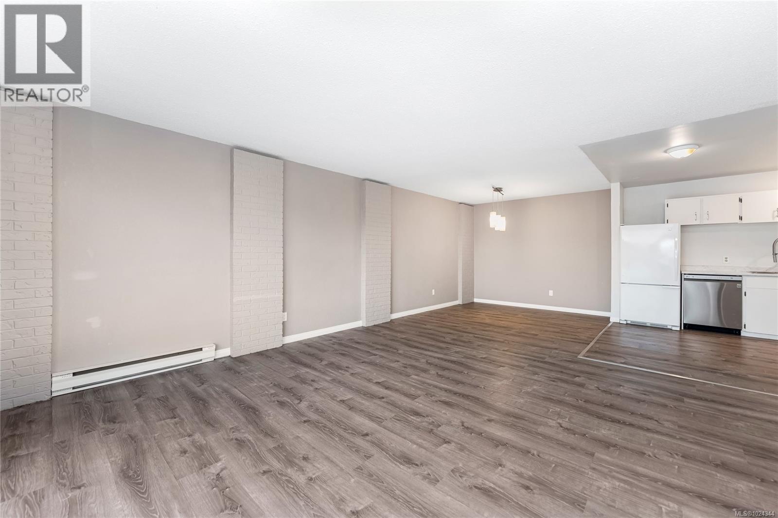 205 1490 Garnet Rd, Saanich, British Columbia  V8P 5L1 - Photo 6 - 1024344