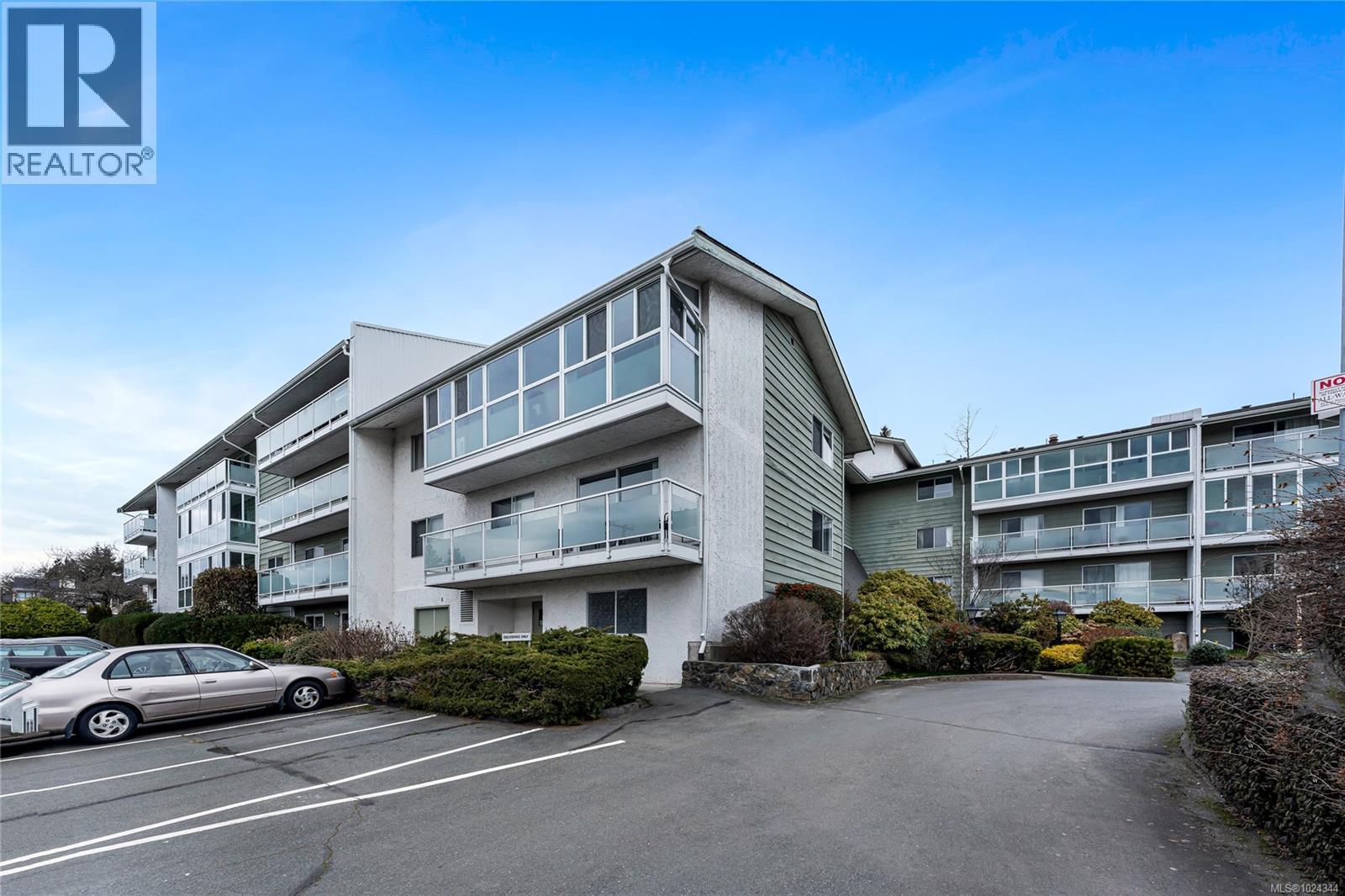 205 1490 Garnet Rd, Saanich, British Columbia  V8P 5L1 - Photo 31 - 1024344