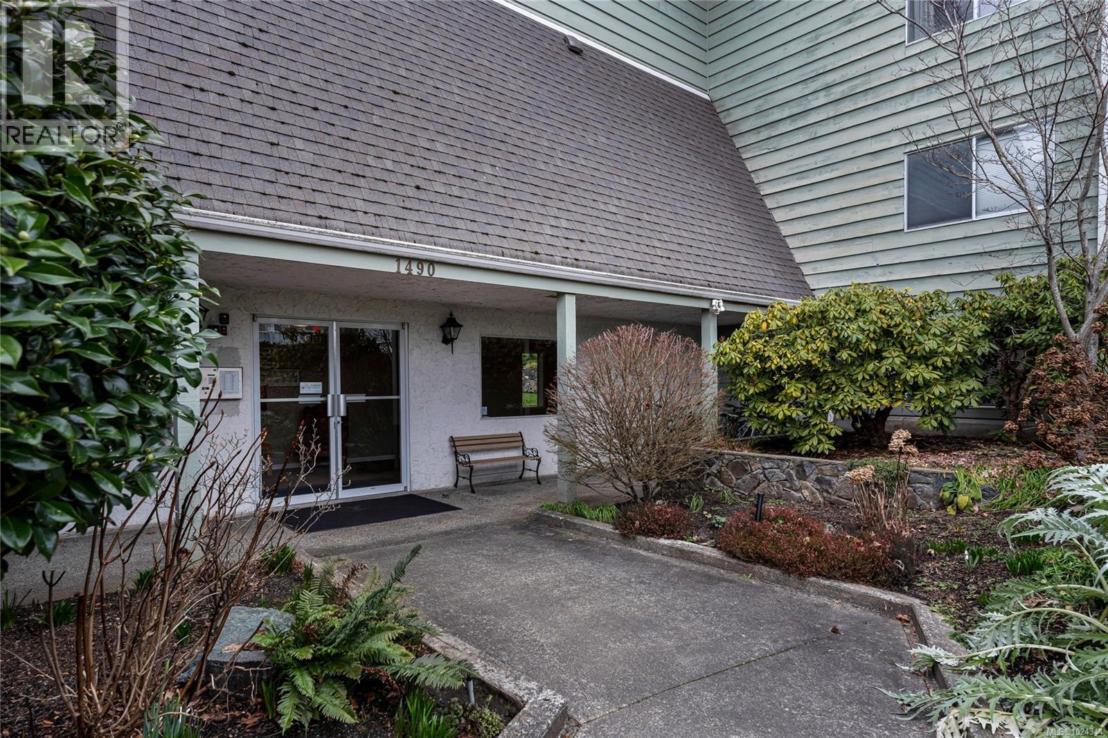 205 1490 Garnet Rd, Saanich, British Columbia  V8P 5L1 - Photo 29 - 1024344