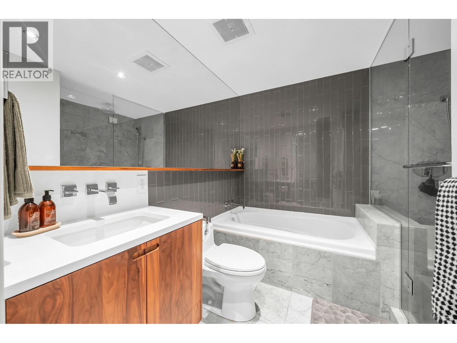 1907 788 Richards Street, Vancouver, British Columbia  V6B 0C7 - Photo 18 - R3085671