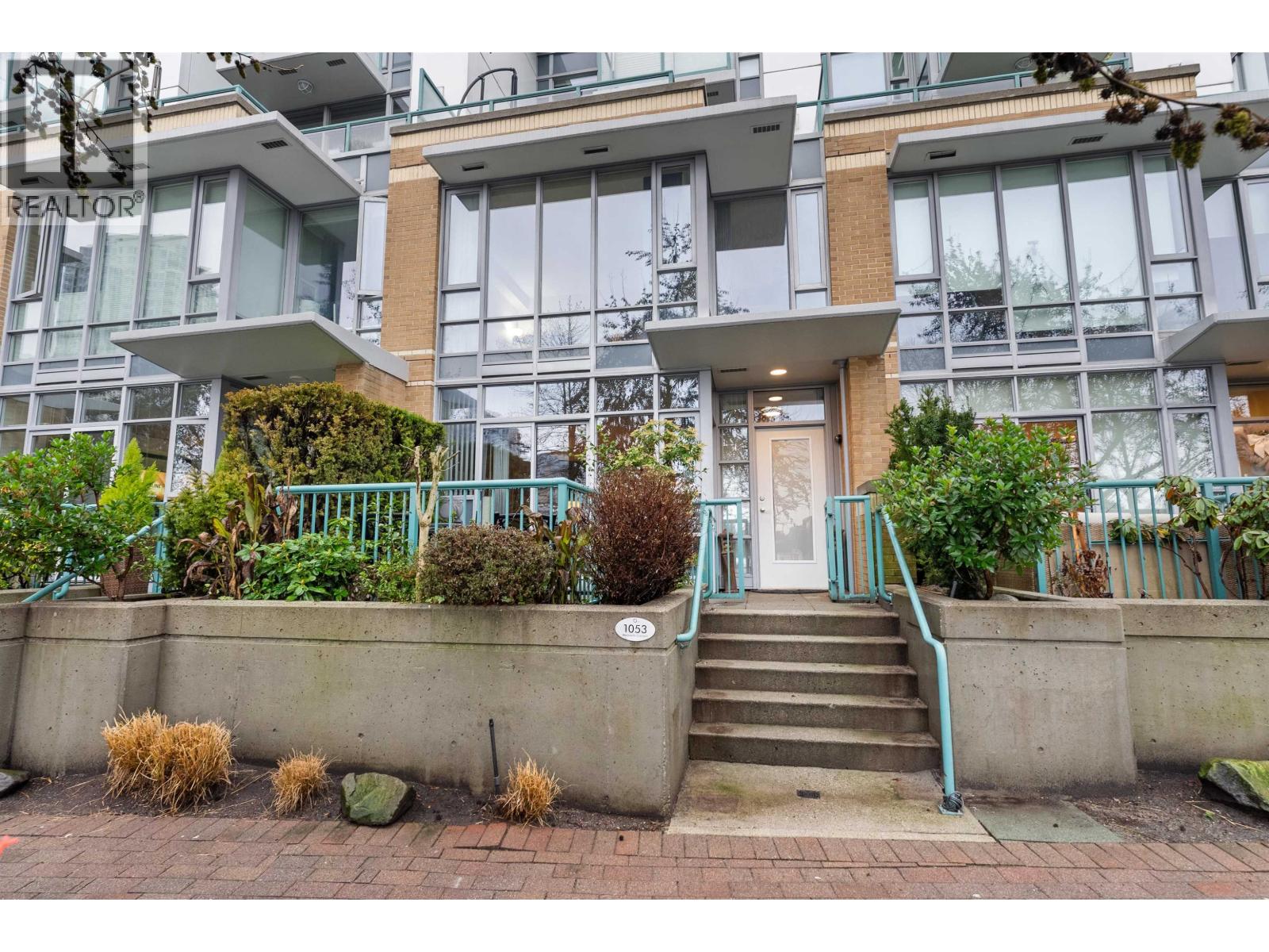 1053 Marinaside Crescent, Vancouver, British Columbia  V6Z 3A5 - Photo 2 - R3085681