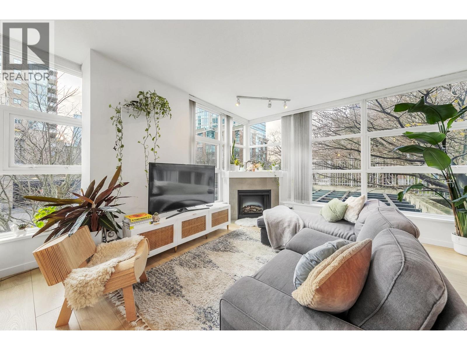 205 189 National Avenue, Vancouver, British Columbia  V6A 4L8 - Photo 1 - R3085684