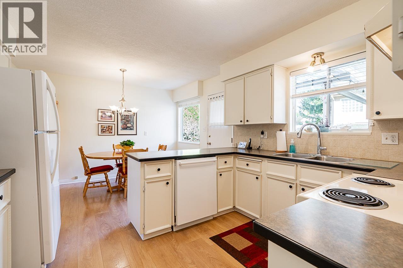 3382 Fairland Court, Burnaby, British Columbia  V5A 3B8 - Photo 12 - R3085689