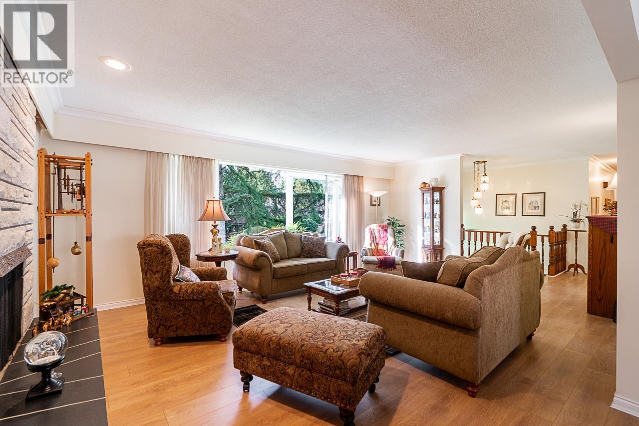 3382 Fairland Court, Burnaby, British Columbia  V5A 3B8 - Photo 8 - R3085689