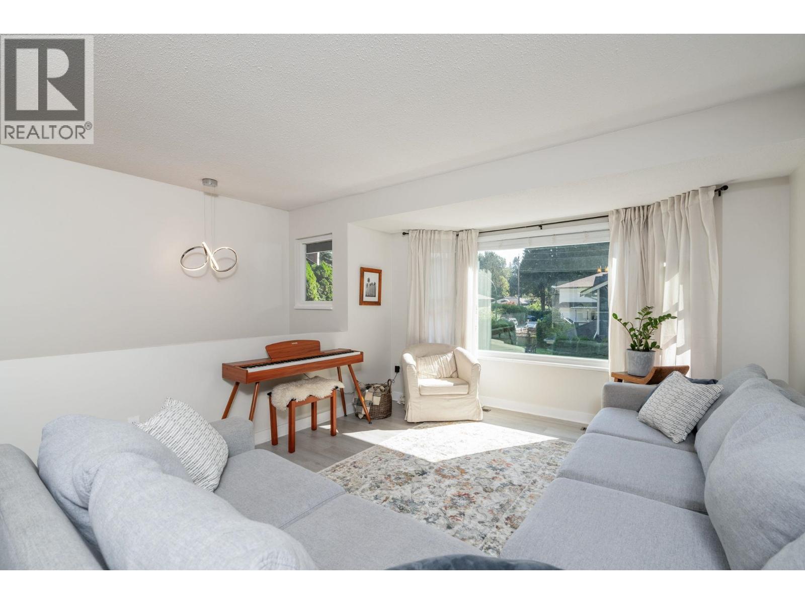 625 Seymour Court, North Vancouver, British Columbia  V7J 3S7 - Photo 4 - R3085698